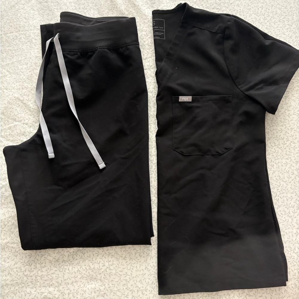 Black FIGS Scrub Set